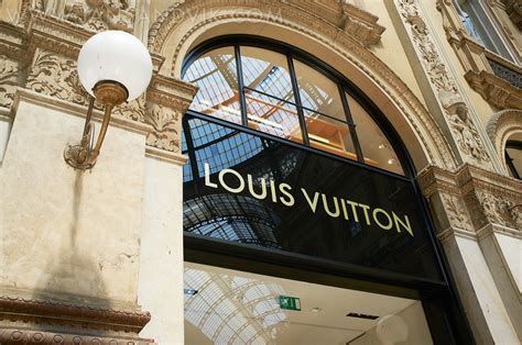 milan venduto a louis vuitton|louis vuitton in milan italy.